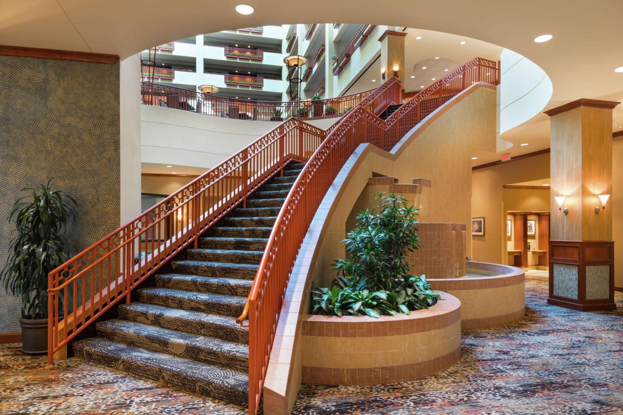 Embassy Suites By Hilton Saint Louis Saint Charles Exterior photo